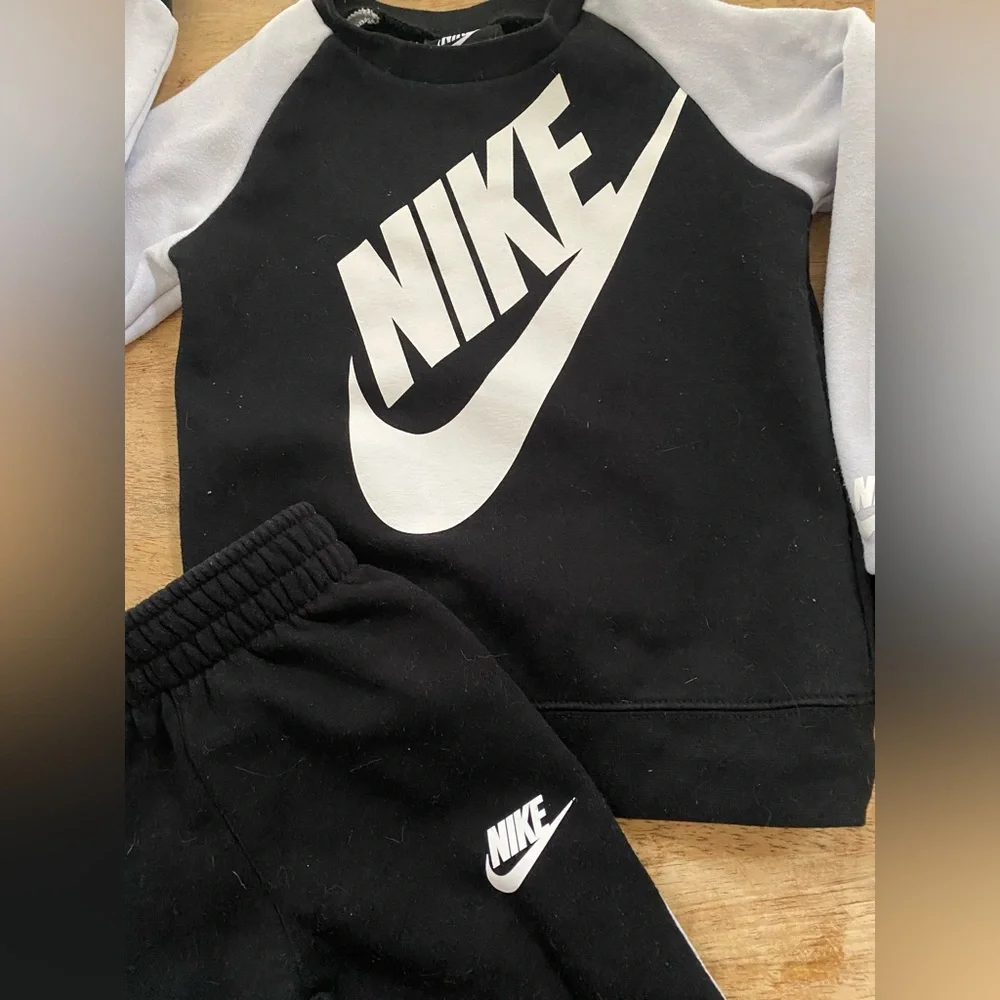 Nike Boy’s‎ Sz 4T Black/White Logo Fleece Jogging Set